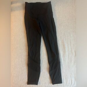 7/8 length lululemon tights with mesh panels in pristine condition size 4